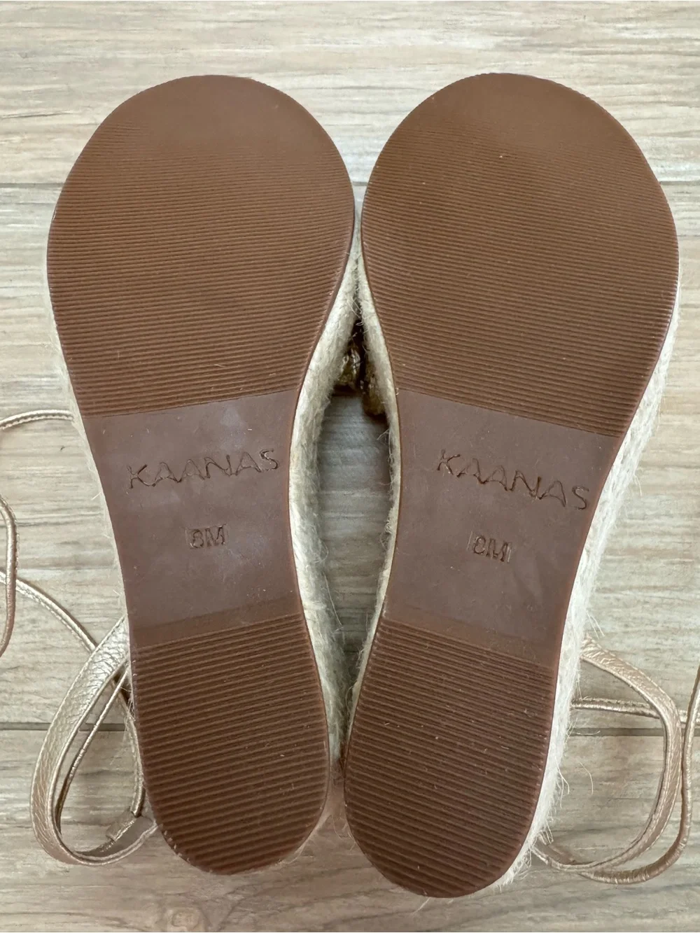 Kaanas eve ankle